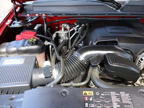 Used 2013 GMC Yukon SLT w/ SLT-2 Equipment Package AWD/4WD image 38