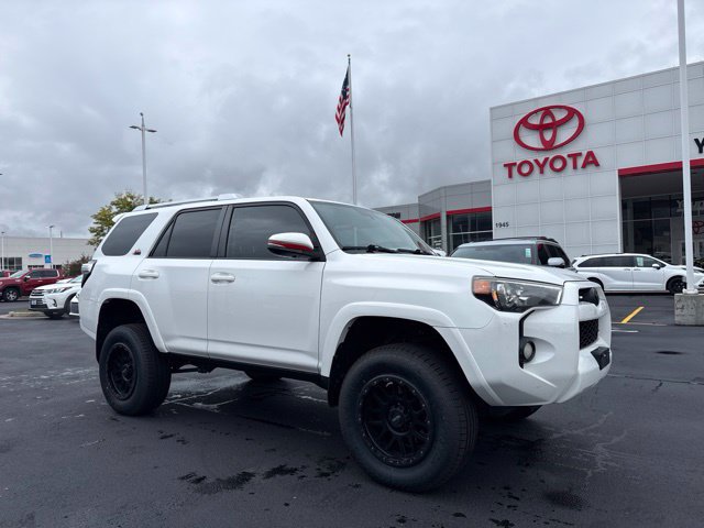 Used 2017 Toyota 4Runner SR5 Premium AWD/4WD image 1