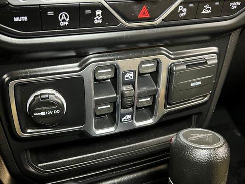 Certified 2021 Jeep Gladiator Overland w/ Cold Weather Group image 42