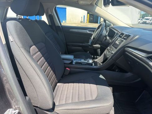 Used 2019 Ford Fusion SE FWD image 35