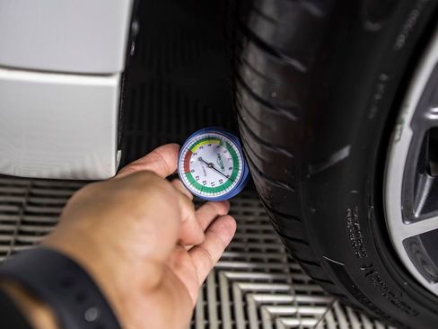 Used 2023 BMW 530e w/ Premium Package image 45