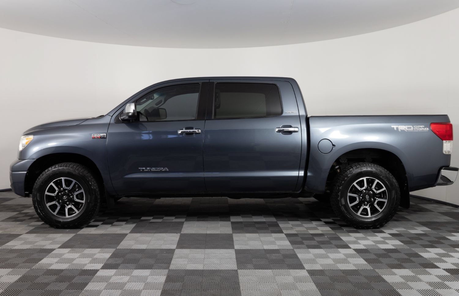 Used 2010 Toyota Tundra Limited w/ Memory Pkg AWD/4WD image 3