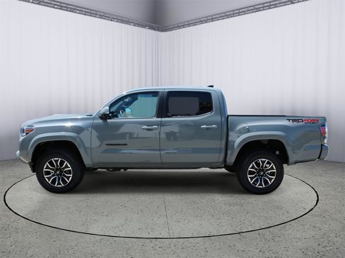 Used 2023 Toyota Tacoma TRD Sport w/ TRD Premium Sport Package AWD/4WD image 5