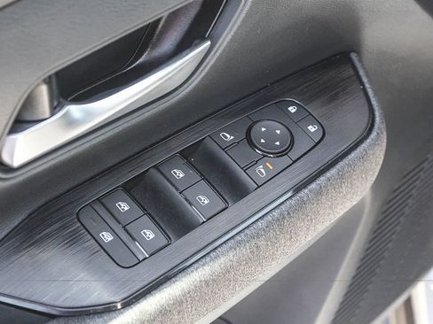 Used 2025 Nissan Kicks SV FWD image 26