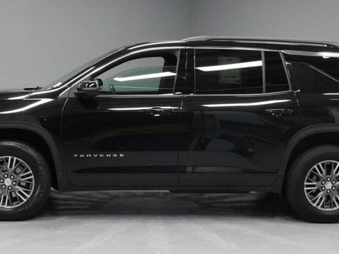 Used 2025 Chevrolet Traverse LT AWD/4WD image 8