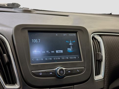 Used 2017 Chevrolet Malibu LT image 21