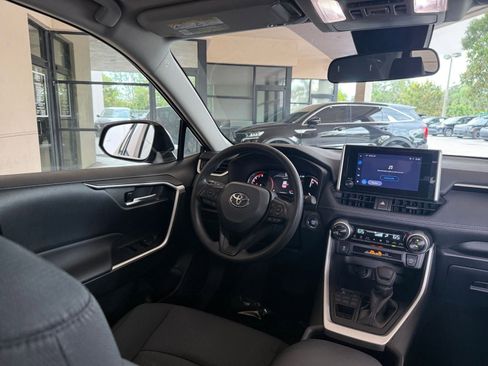 Used 2025 Toyota RAV4 XLE image 28