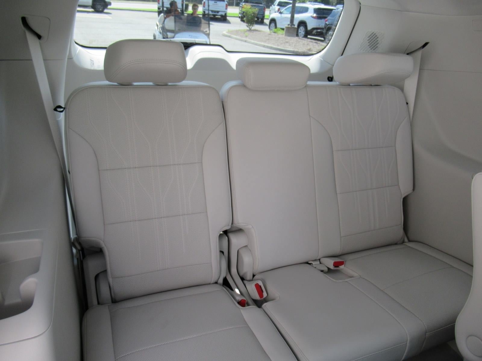 New 2026 Buick Enclave Avenir w/ Super Cruise Package FWD image 37