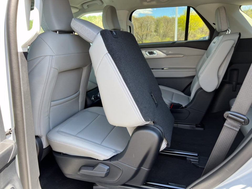 Used 2026 Ford Explorer Active w/ Active Comfort Package AWD/4WD image 5