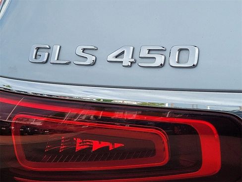 Used 2022 Mercedes-Benz GLS 450 4MATIC image 22