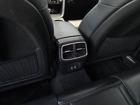 Used 2025 Genesis G70 2.5T image 12