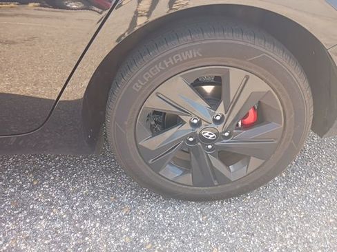 Used 2023 Hyundai Elantra SEL image 18