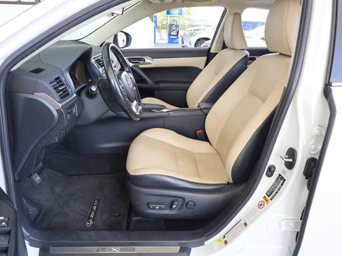 Used 2016 Lexus CT 200h w/ Seat Comfort Package FWD image 13