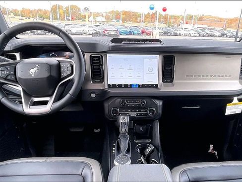 New 2025 Ford Bronco Outer Banks w/ Sasquatch Package image 5