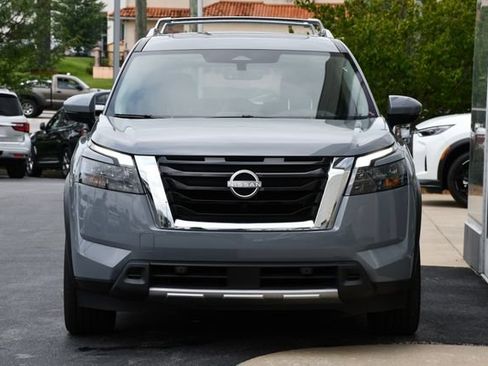 Used 2025 Nissan Pathfinder Platinum AWD/4WD image 12