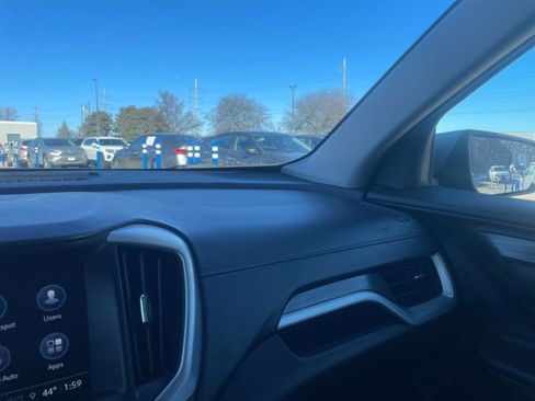 Used 2024 GMC Terrain SLT image 35