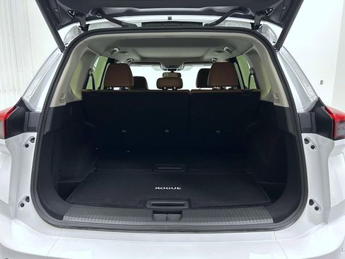 New 2026 Nissan Rogue Platinum image 9