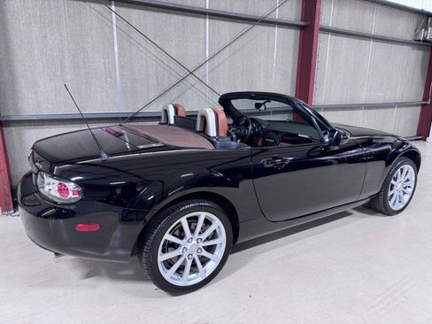Used 2006 MAZDA MX-5 Miata Grand Touring RWD image 37