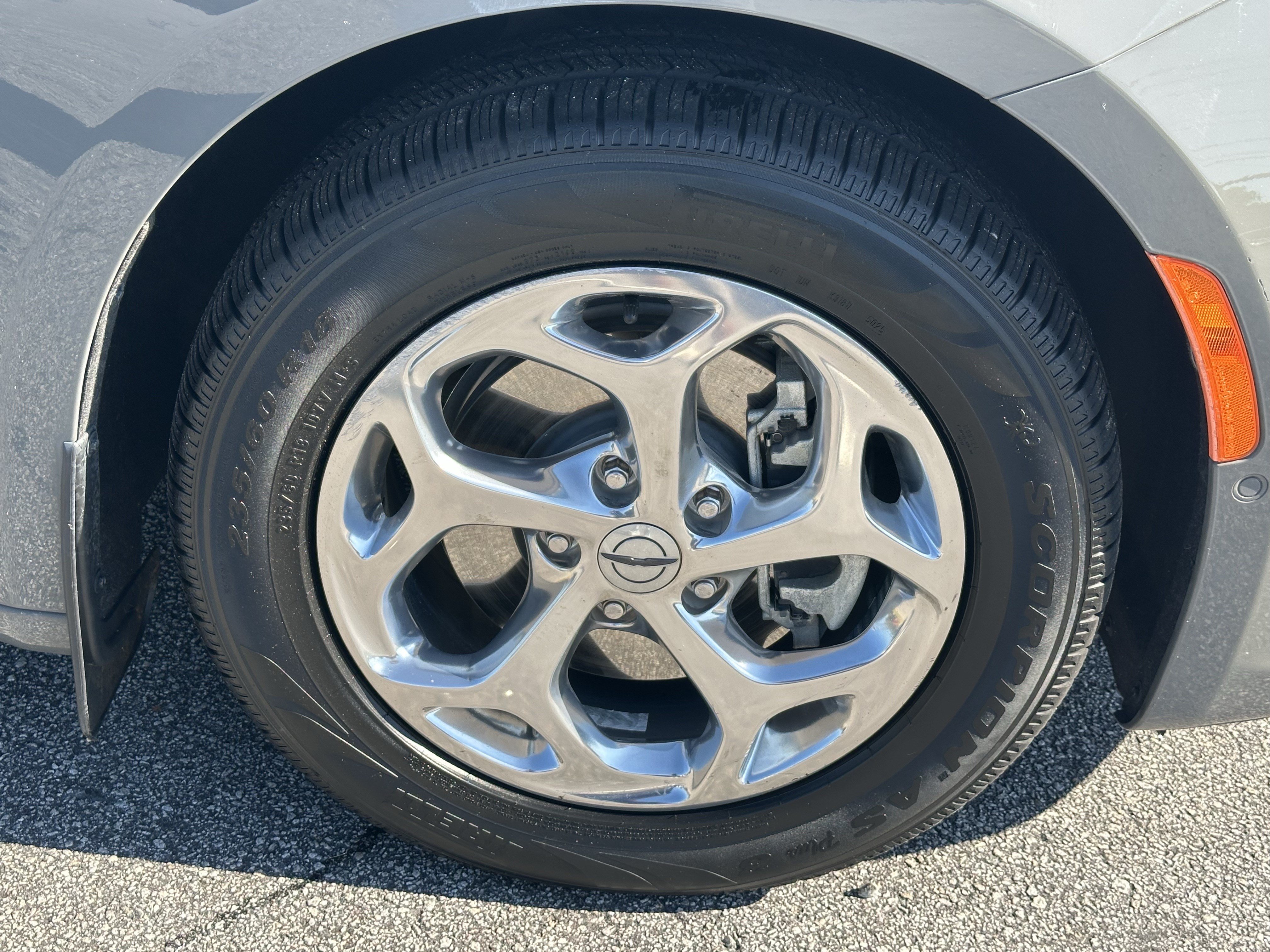 Used 2021 Chrysler Pacifica Limited w/ Uconnect Theater Family Group FWD image 14