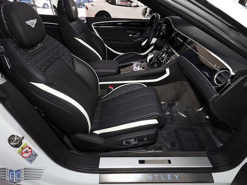 Used 2024 Bentley Continental GT Speed image 16