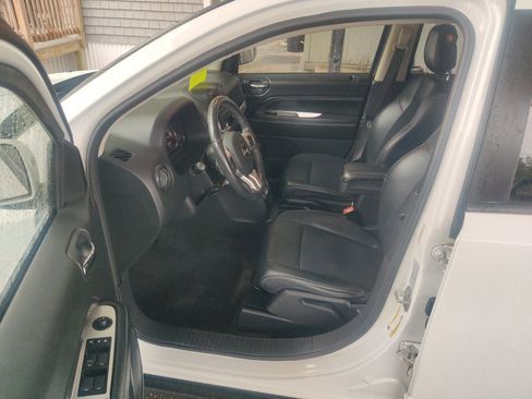 Used 2016 Jeep Compass Latitude image 12