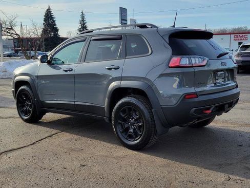 Used 2019 Jeep Cherokee Trailhawk image 3