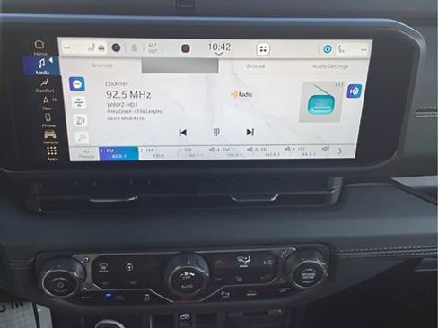 Used 2024 Jeep Wrangler Unlimited Sahara w/ Technology Group image 23