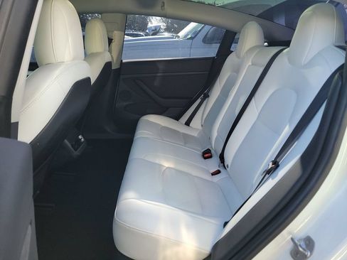 Used 2022 Tesla Model 3 Standard Range RWD image 4