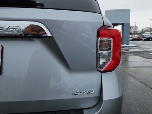 Used 2023 Ford Explorer XLT w/ Equipment Group 202A image 8
