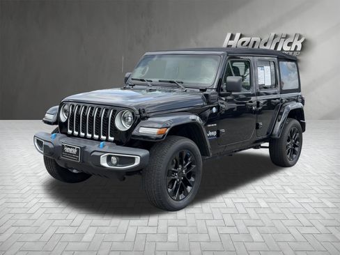 Used 2023 Jeep Wrangler Unlimited Sahara w/ Cold Weather Group AWD/4WD image 5