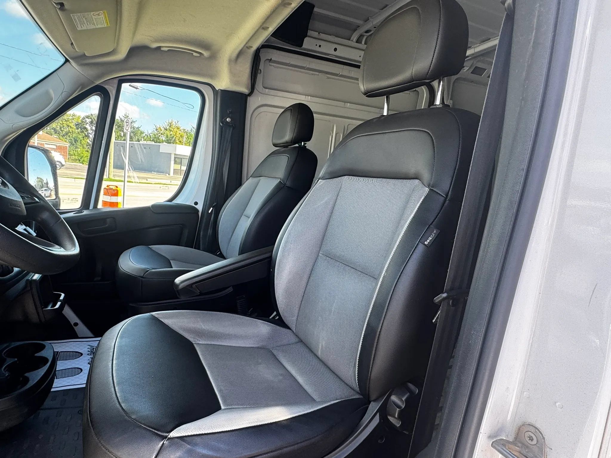 Used 2025 RAM ProMaster 2500 w/ Convenience Group FWD image 6