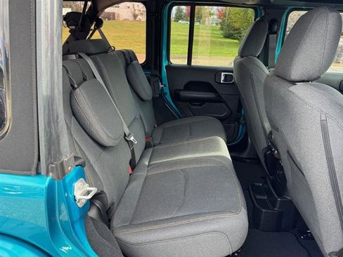 Used 2024 Jeep Wrangler Sahara image 22