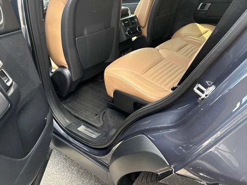 Used 2025 Land Rover Discovery Dynamic SE AWD/4WD image 6