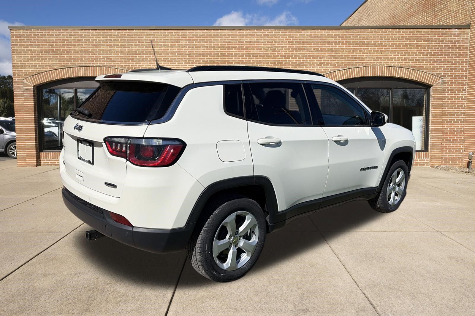 Used 2018 Jeep Compass Latitude w/ Popular Equipment Group AWD/4WD image 3
