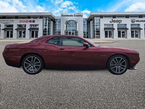 Used 2022 Dodge Challenger R/T w/ Plus Package image 9