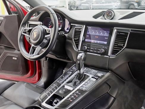 Used 2018 Porsche Macan GTS image 31
