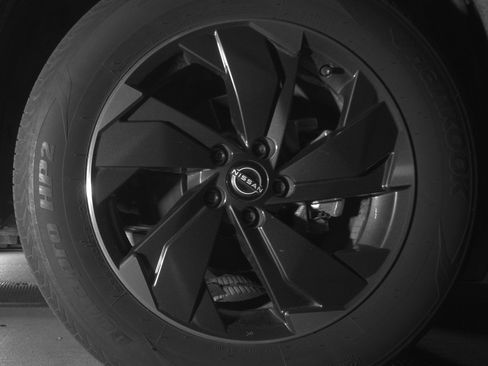 Used 2025 Nissan Rogue SV image 15