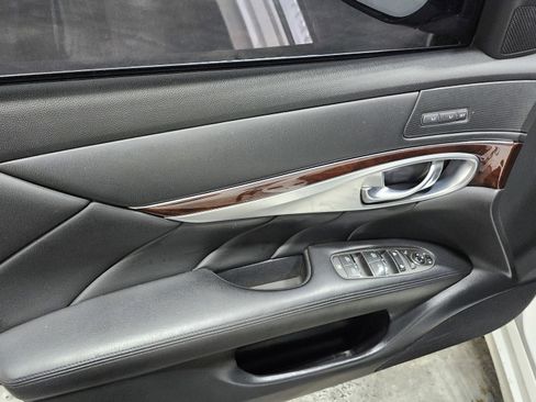 Used 2019 INFINITI Q70 Luxe image 26