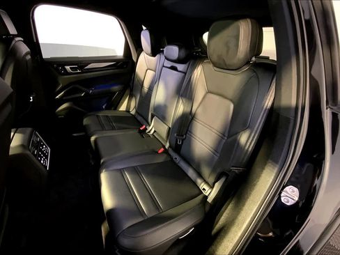 Used 2021 Porsche Cayenne S image 24