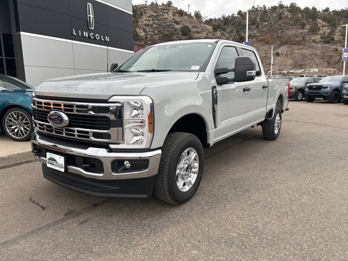 Used 2025 Ford F350 XLT image 2