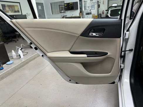 Used 2014 Honda Accord Touring image 12