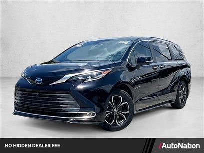 Used 2025 Toyota Sienna Platinum