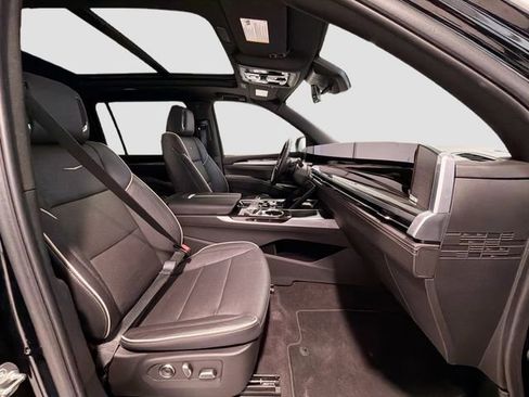 Certified 2025 Cadillac Escalade ESV Premium Luxury image 27