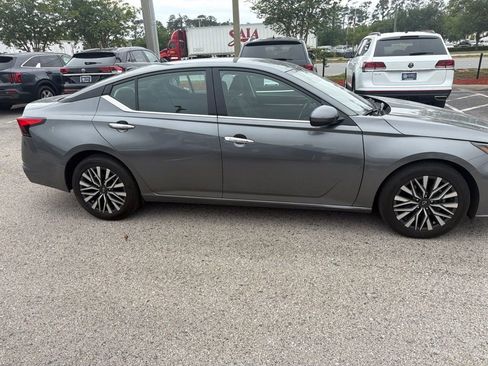 Used 2023 Nissan Altima 2.5 SV FWD image 18