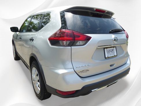 Used 2020 Nissan Rogue S image 8