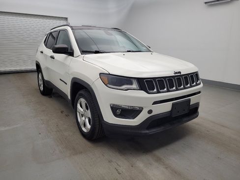 Used 2019 Jeep Compass Latitude w/ Popular Equipment Group AWD/4WD image 13