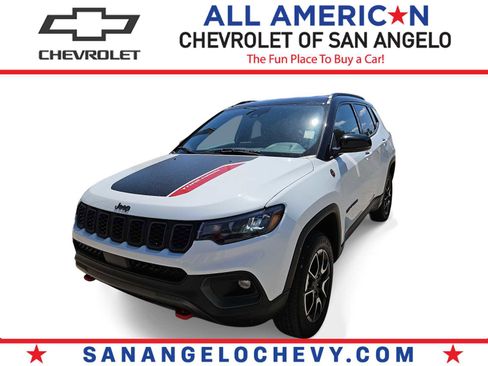 Used 2025 Jeep Compass Trailhawk AWD/4WD image 1