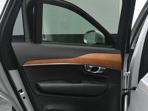 Used 2021 Volvo XC90 T6 Momentum image 15