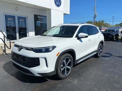 New 2025 Volkswagen Tiguan SE image 6