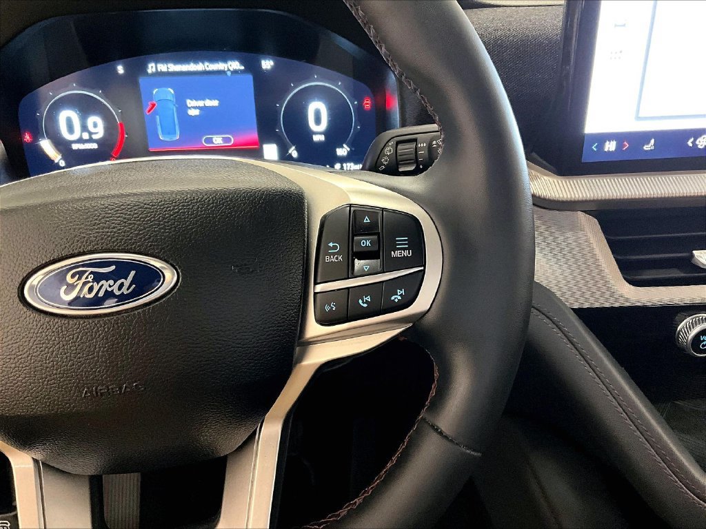 Used 2025 Ford Explorer Active AWD/4WD image 12